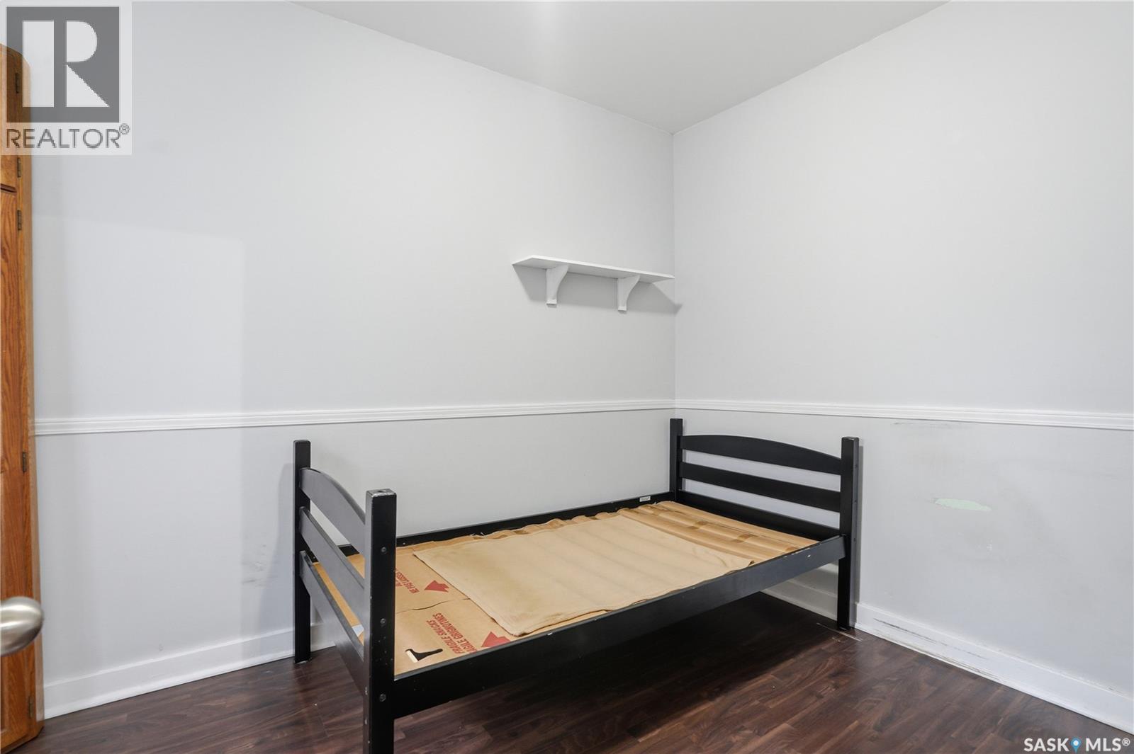 1115 J Avenue N, Saskatoon, SK - Indoor