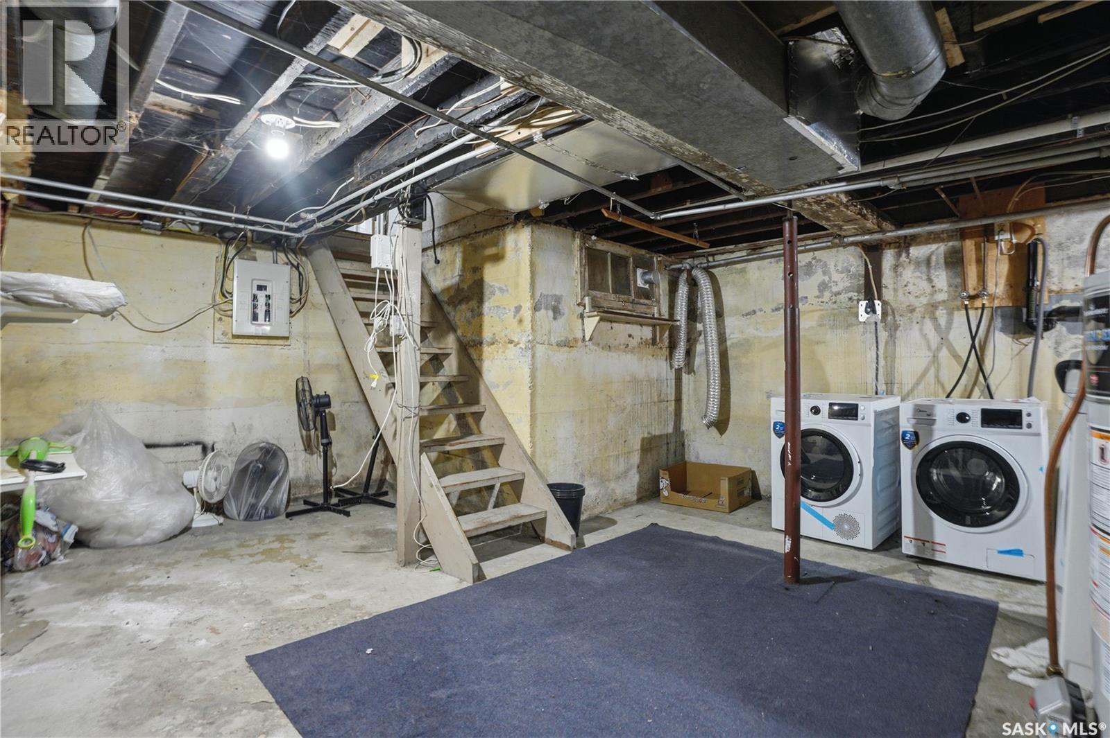 1115 J Avenue N, Saskatoon, SK - Indoor