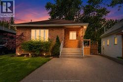 556 CLOVER Windsor, ON N8P 1C6