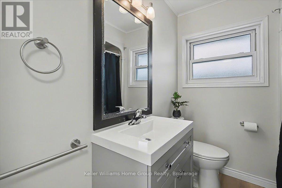 Main floor 4 pcs bathroom - 1520 Concession Road, Cambridge, ON - Indoor Photo Showing Bathroom