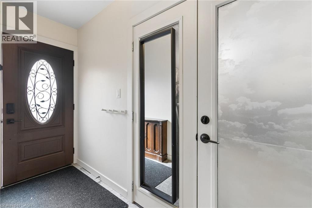 24 Davidson Street, Cambridge, ON - Indoor Photo Showing Other Room