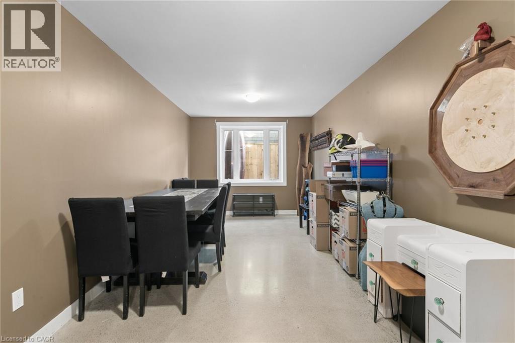 24 Davidson Street, Cambridge, ON - Indoor Photo Showing Other Room