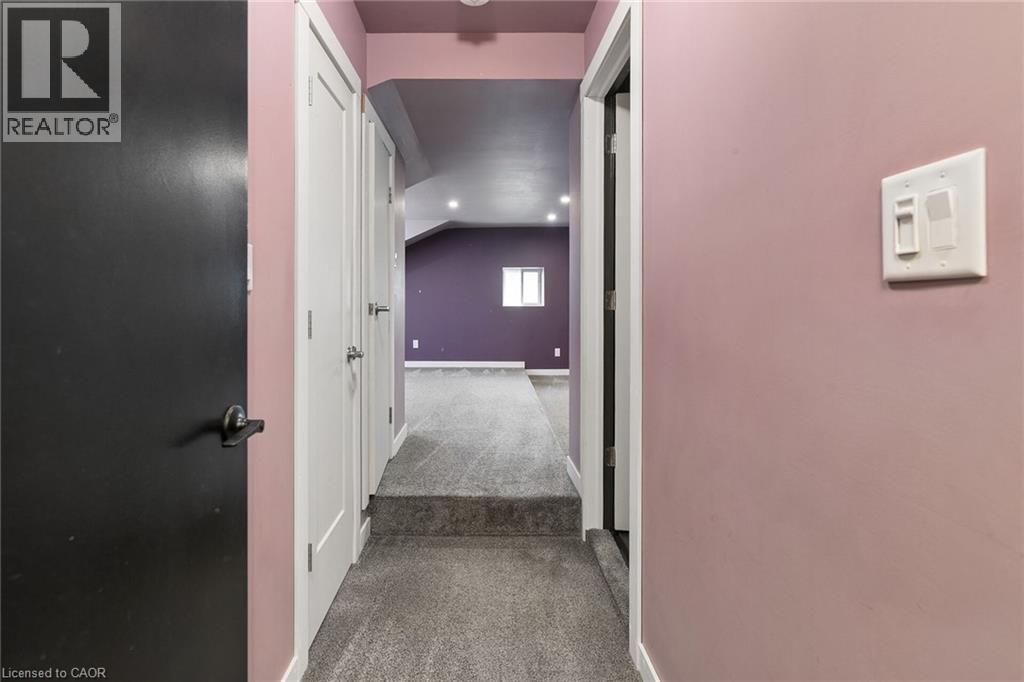 24 Davidson Street, Cambridge, ON - Indoor Photo Showing Other Room