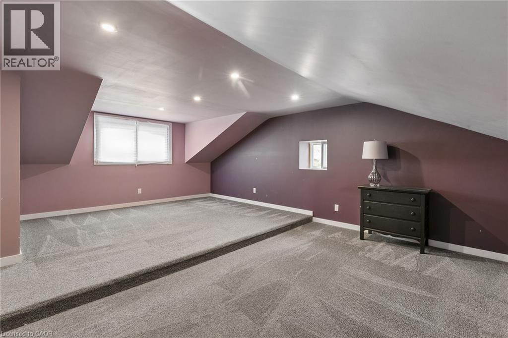 24 Davidson Street, Cambridge, ON - Indoor Photo Showing Other Room
