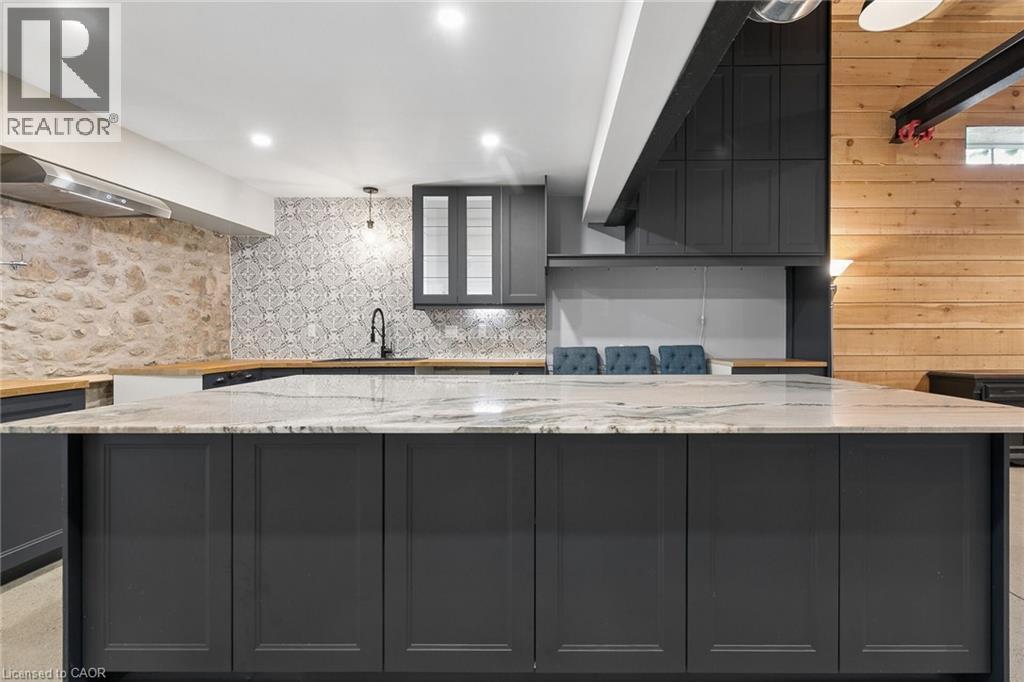 24 Davidson Street, Cambridge, ON - Indoor Photo Showing Kitchen