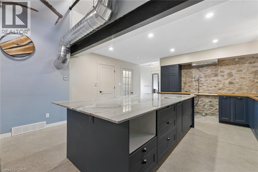 24 Davidson Street, Cambridge, ON - Indoor Photo Showing Kitchen With Upgraded Kitchen