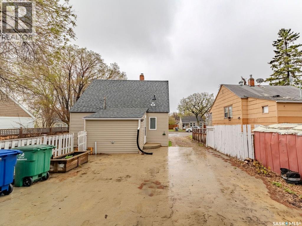 9 Minto Place, Saskatoon, SK - Outdoor With Exterior