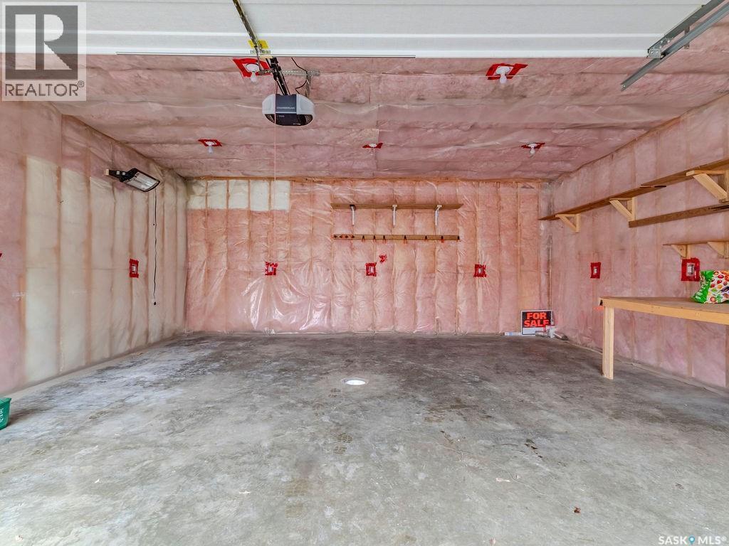 9 Minto Place, Saskatoon, SK - Indoor Photo Showing Garage