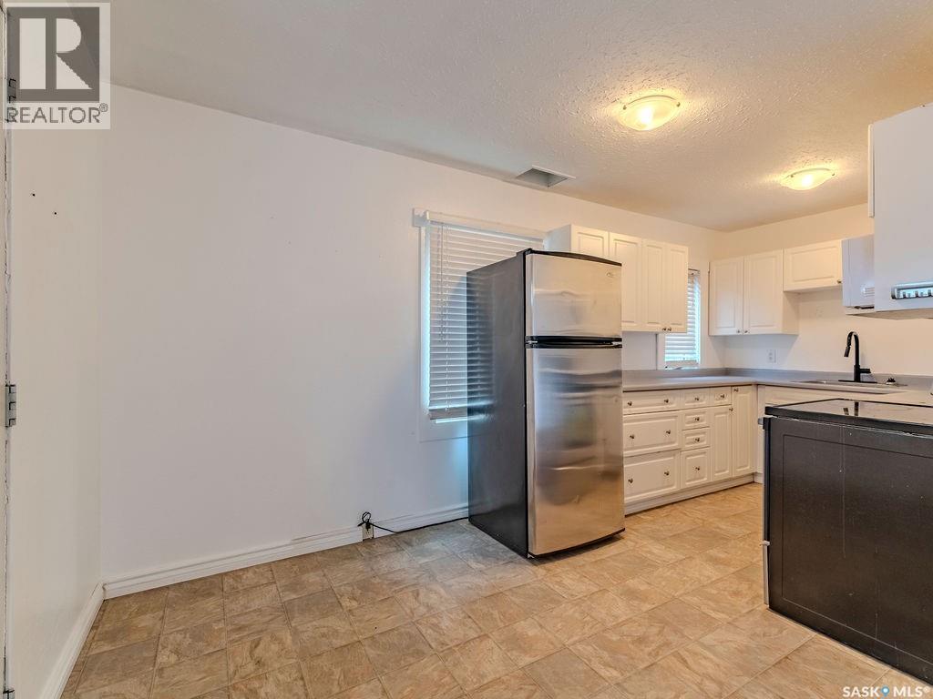9 Minto Place, Saskatoon, SK - Indoor Photo Showing Kitchen