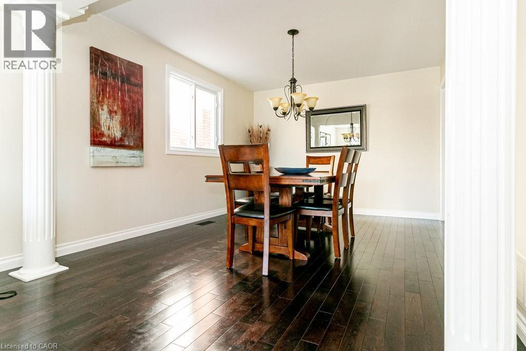 35 Horizon Court, Hamilton, ON - Indoor Photo Showing Dining Room