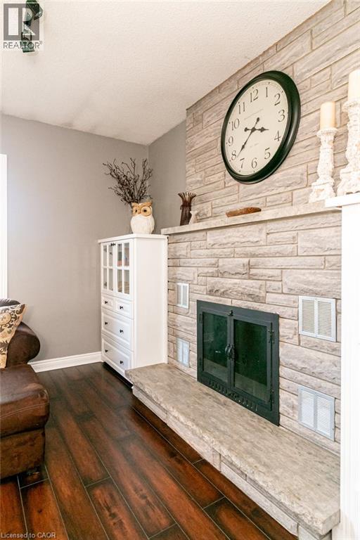 35 Horizon Court, Hamilton, ON - Indoor Photo Showing Living Room With Fireplace