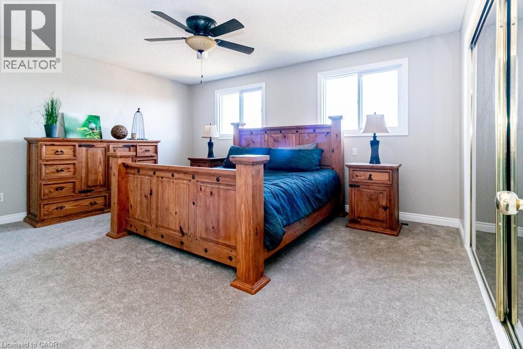 35 Horizon Court, Hamilton, ON - Indoor Photo Showing Bedroom