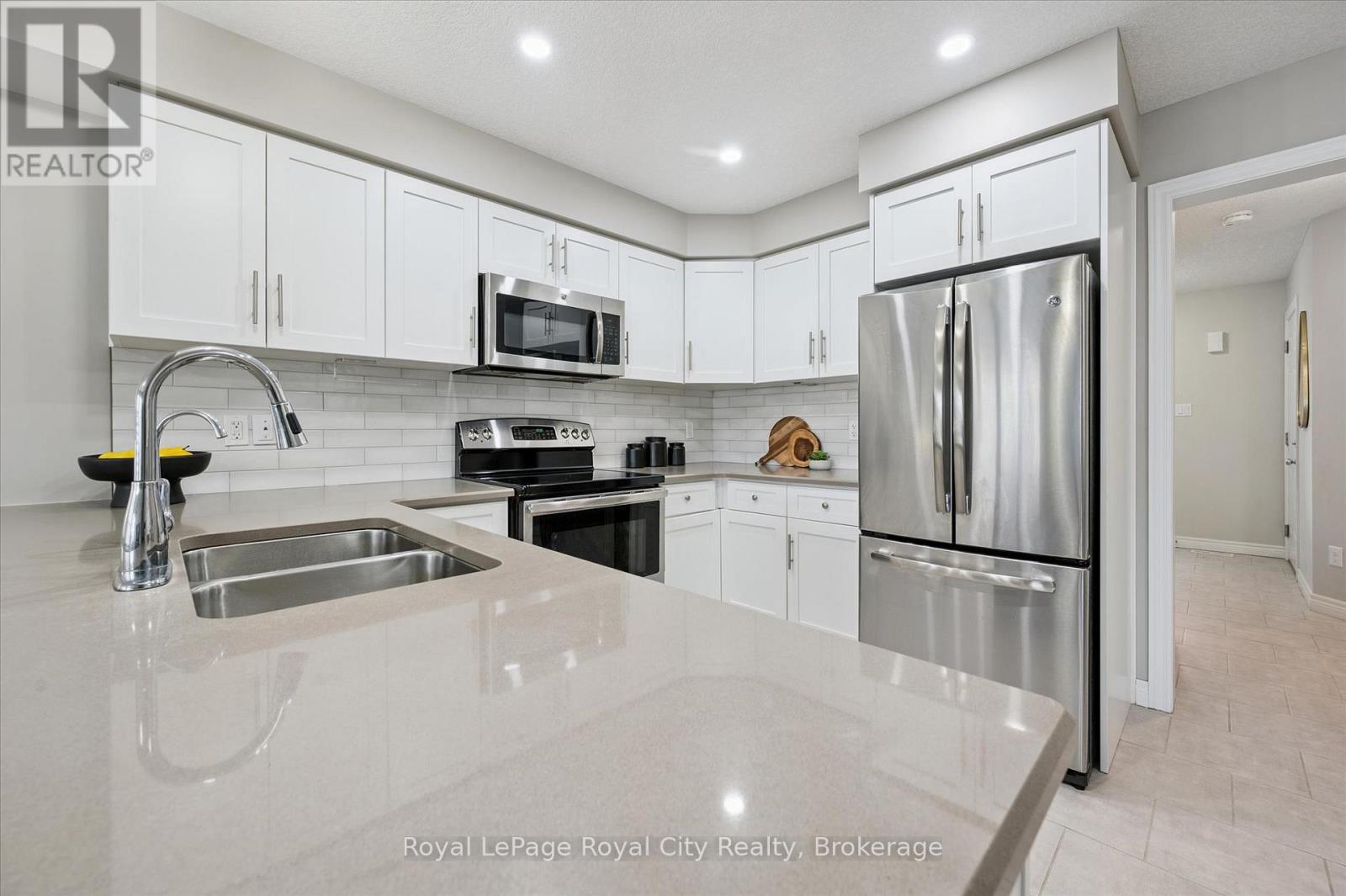 5 Sandybay Avenue, Kitchener, ON - Indoor Photo Showing Kitchen With Double Sink With Upgraded Kitchen