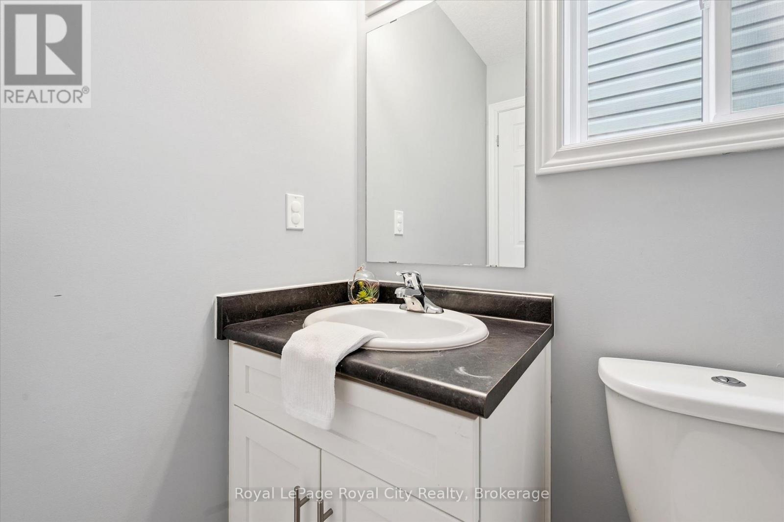 5 Sandybay Avenue, Kitchener, ON - Indoor Photo Showing Bathroom