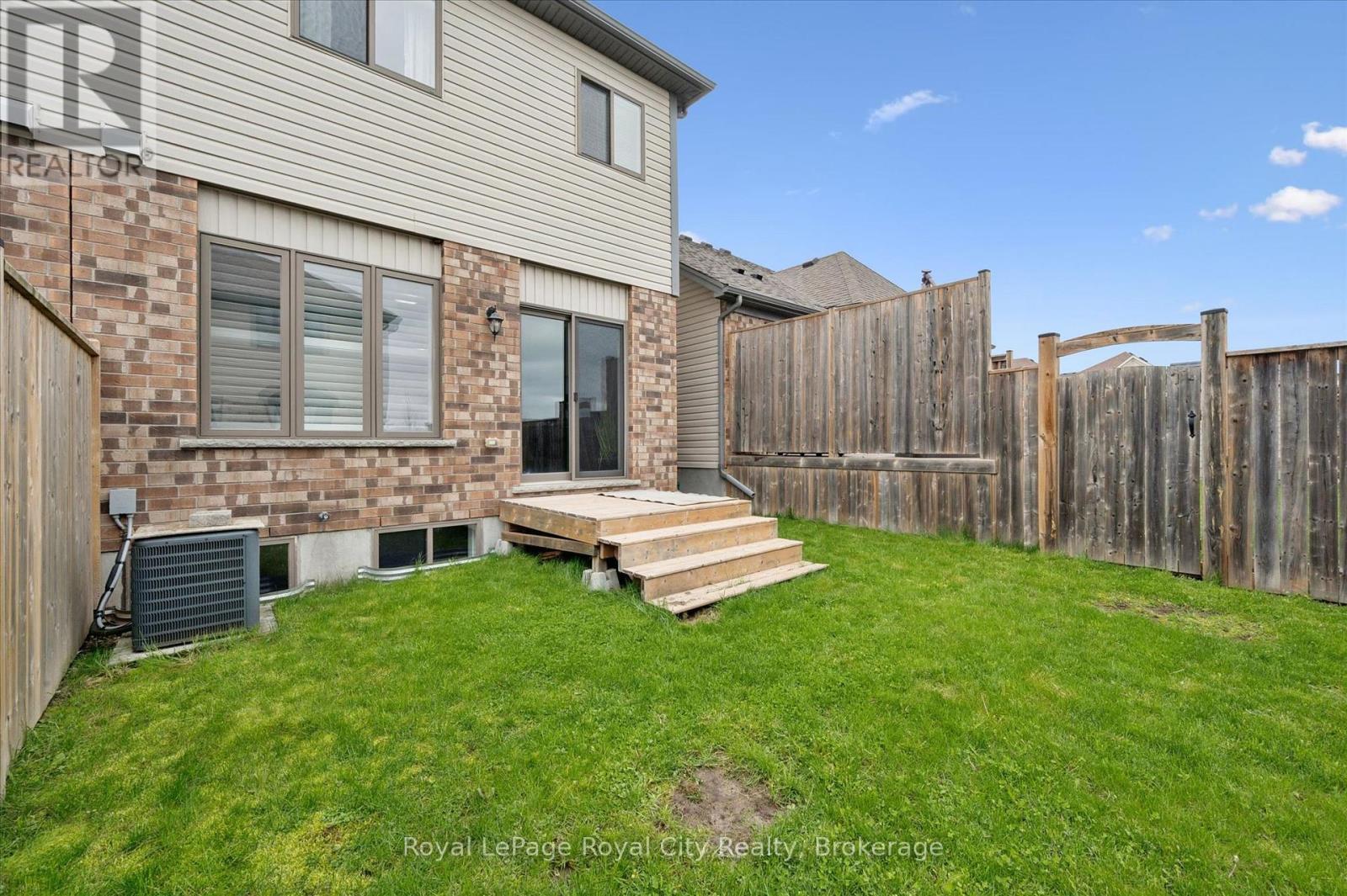 5 Sandybay Avenue, Kitchener, ON - Outdoor