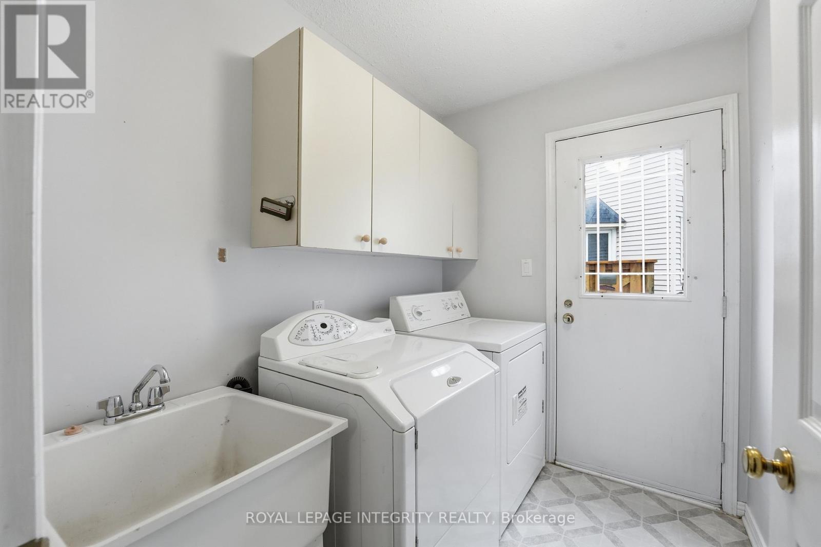Main Floor Laundry Room - 2133 Lenester Avenue, Ottawa, ON - Indoor Photo Showing Laundry Room