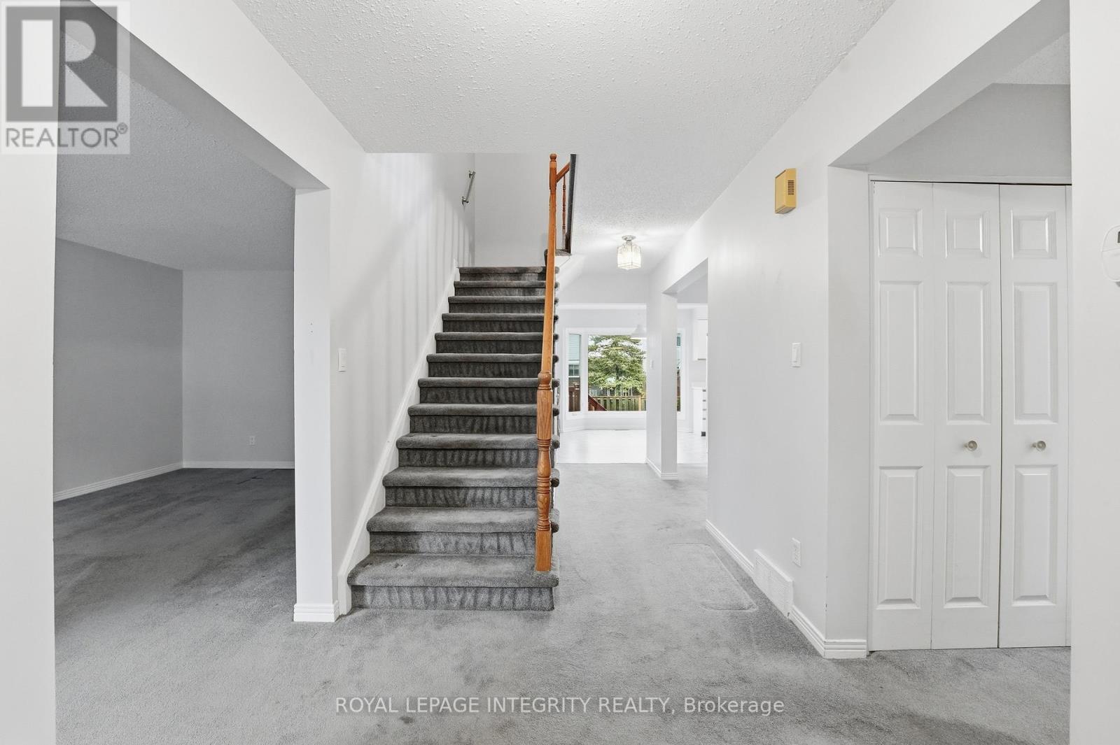 2133 Lenester Avenue, Ottawa, ON - Indoor Photo Showing Other Room