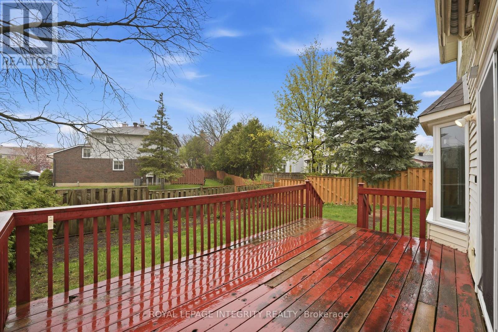 North West facing rear yard. - 2133 Lenester Avenue, Ottawa, ON - Outdoor With Deck Patio Veranda