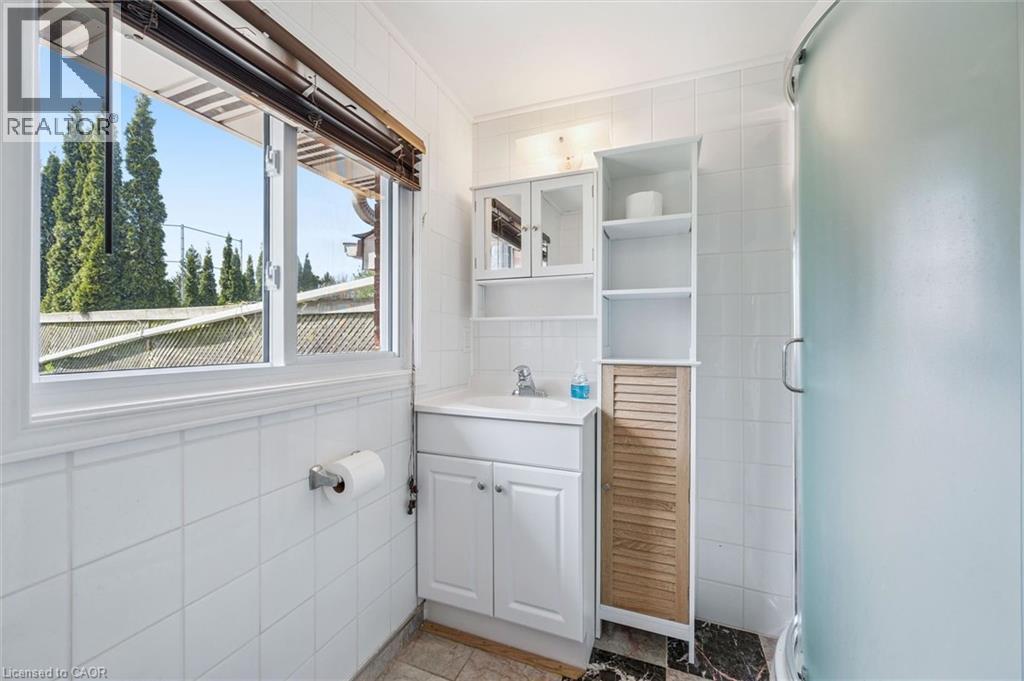 49 Overlea Drive, Kitchener, ON - Indoor Photo Showing Bathroom