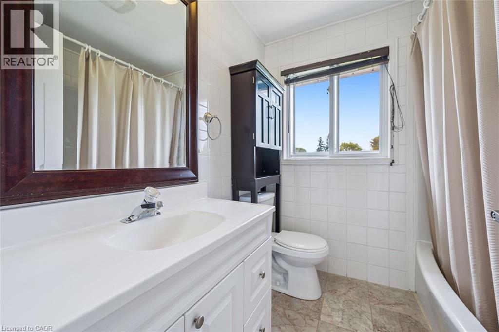 49 Overlea Drive, Kitchener, ON - Indoor Photo Showing Bathroom