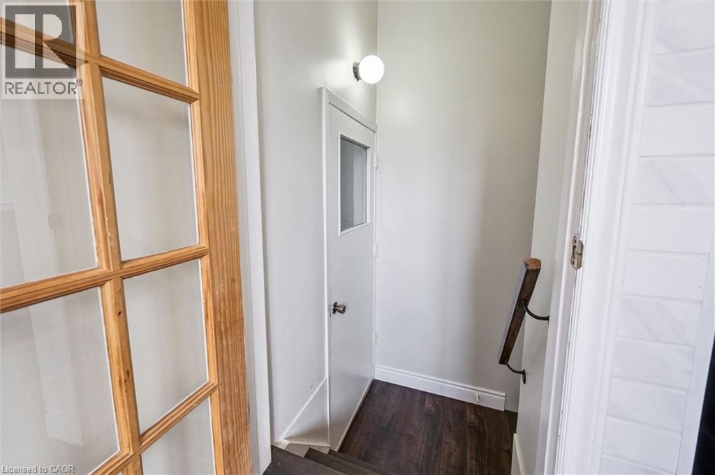Separate side entrance to garage and basement. - 49 Overlea Drive, Kitchener, ON - Indoor Photo Showing Other Room