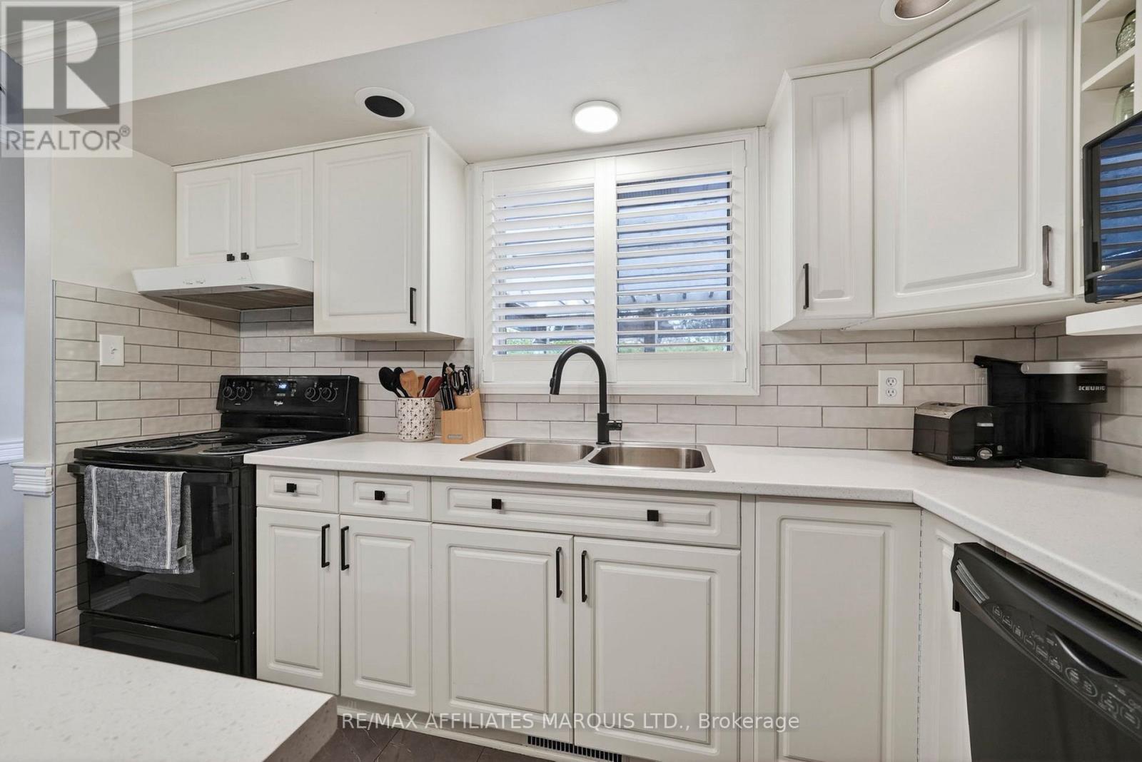 948 Fourth Street E, Cornwall, ON - Indoor Photo Showing Kitchen With Double Sink