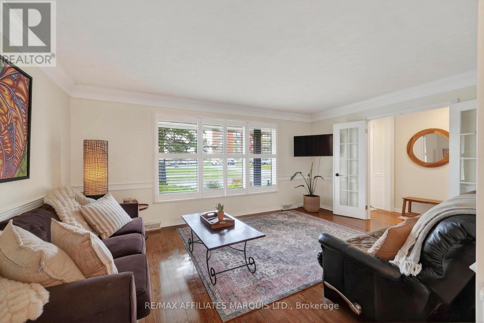 948 Fourth Street E, Cornwall, ON - Indoor Photo Showing Living Room