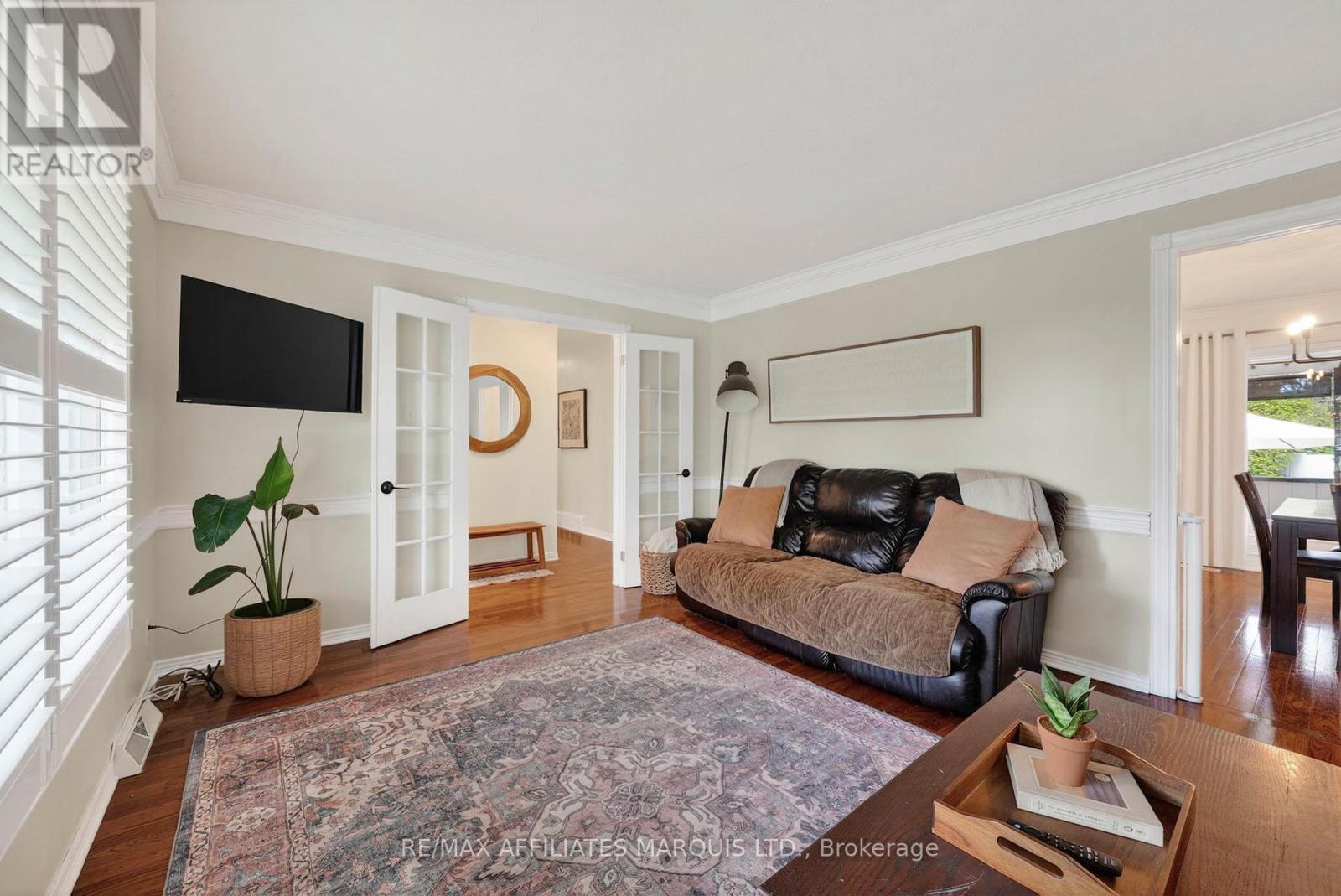 948 Fourth Street E, Cornwall, ON - Indoor Photo Showing Living Room
