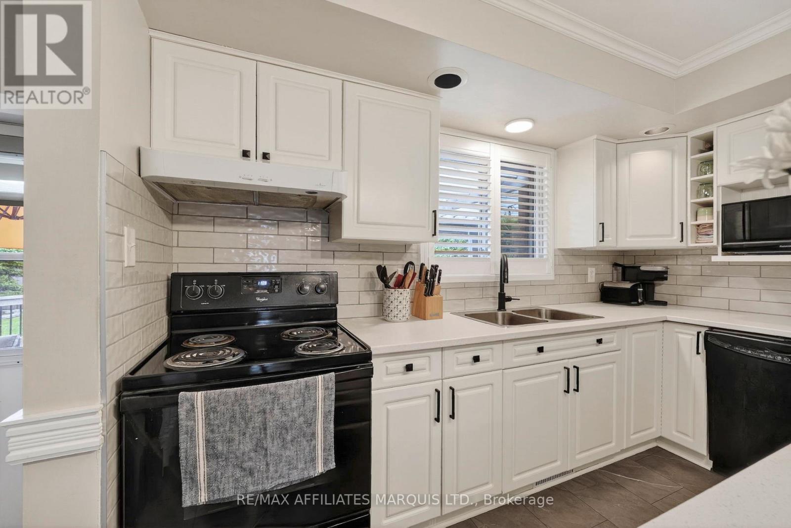 948 Fourth Street E, Cornwall, ON - Indoor Photo Showing Kitchen With Double Sink