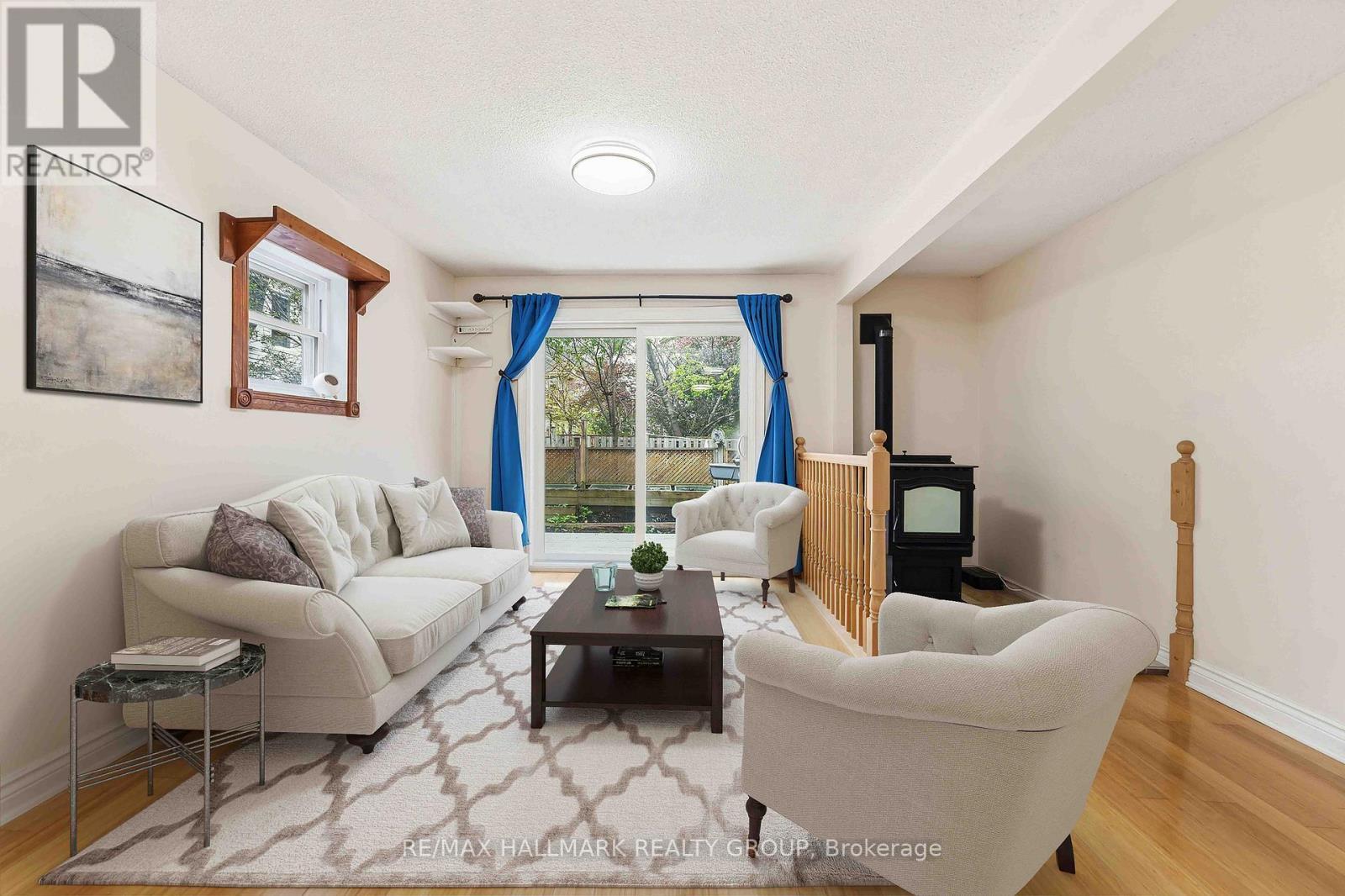24 Patro Street, Ottawa, ON - Indoor Photo Showing Living Room