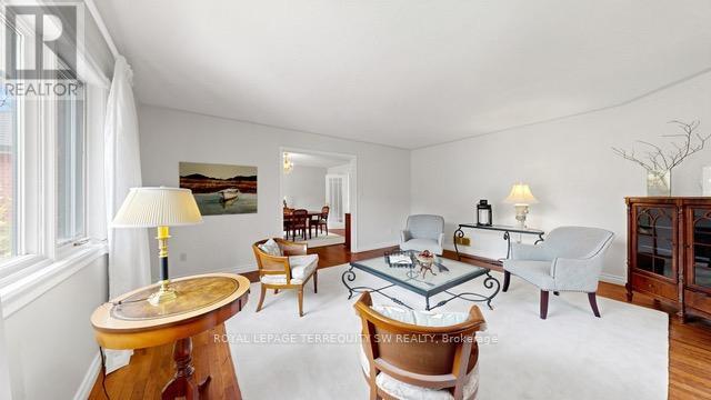 Main - 9 Gilbert Drive, Aurora, ON - Indoor Photo Showing Living Room