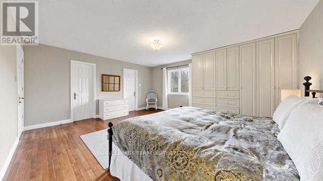 Main - 9 Gilbert Drive, Aurora, ON - Indoor Photo Showing Bedroom