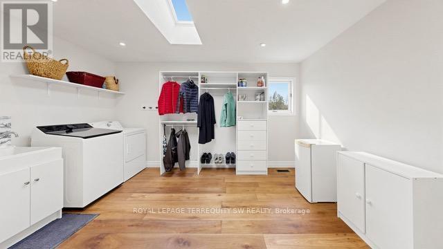 Main - 9 Gilbert Drive, Aurora, ON - Indoor Photo Showing Laundry Room