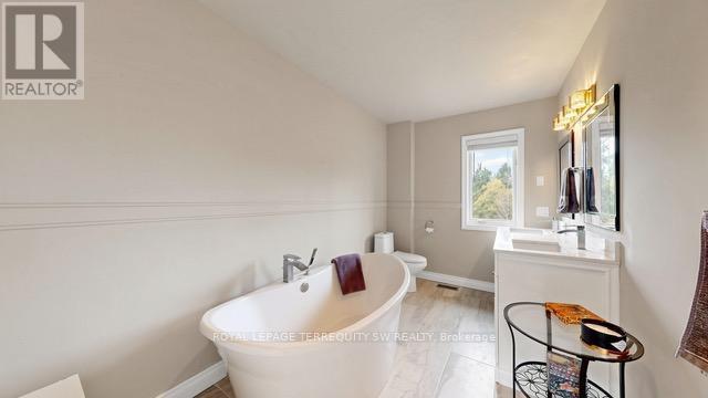 Main - 9 Gilbert Drive, Aurora, ON - Indoor Photo Showing Bathroom