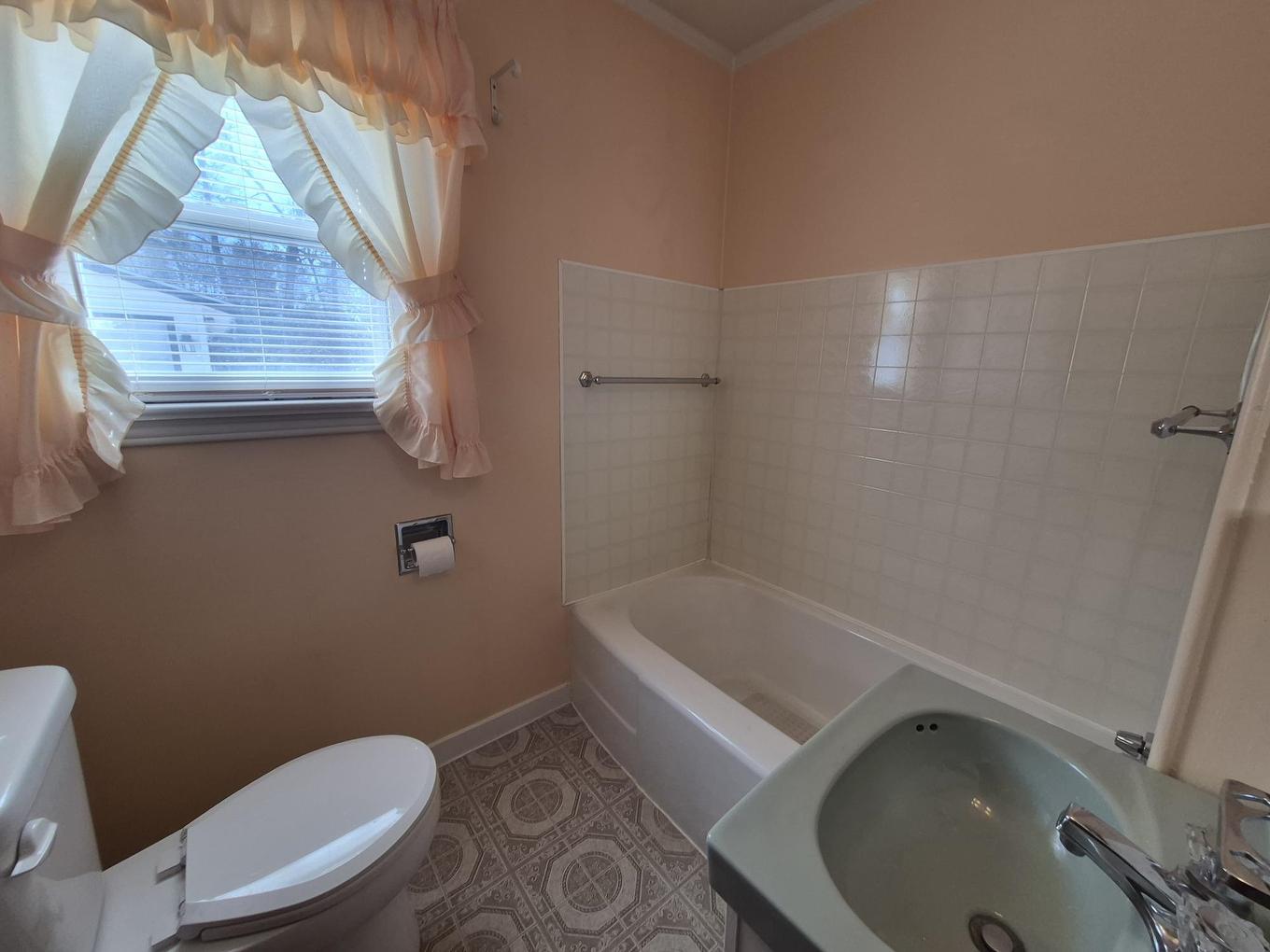 2 Laurier Ave, Terrace Bay, ON - Indoor Photo Showing Bathroom