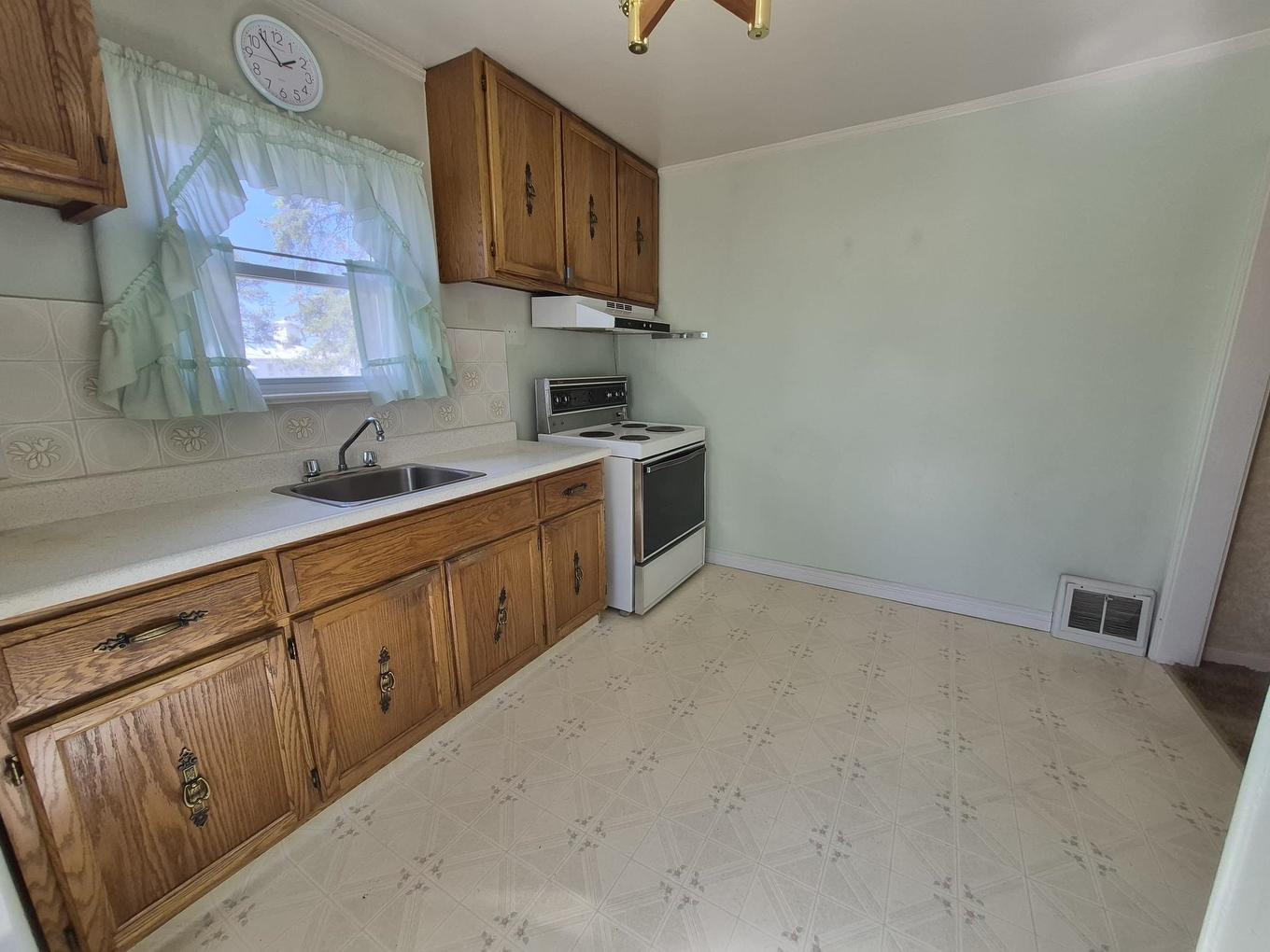 2 Laurier Ave, Terrace Bay, ON - Indoor Photo Showing Kitchen