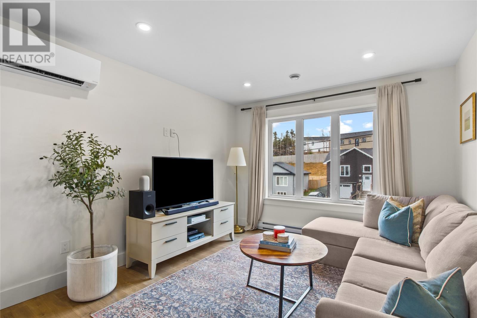 20 Phoenix Drive, Paradise, NL - Indoor Photo Showing Living Room