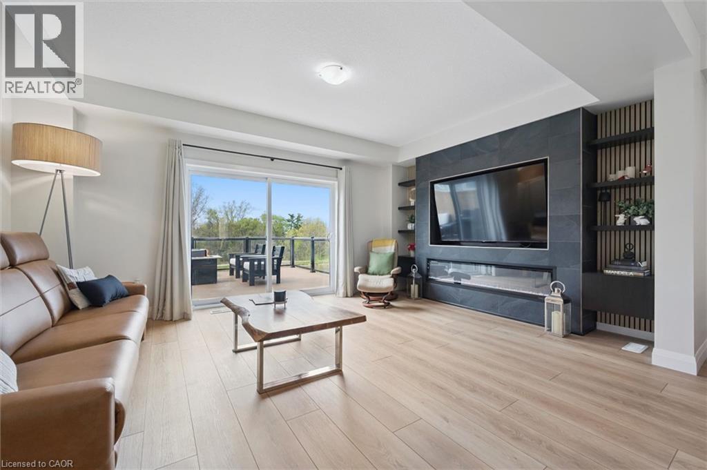 873 Robert Ferrie Drive, Kitchener, ON - Indoor Photo Showing Living Room