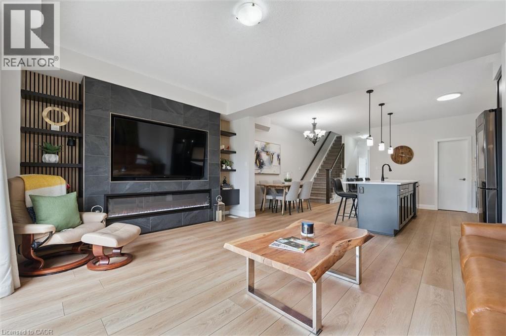 873 Robert Ferrie Drive, Kitchener, ON - Indoor Photo Showing Living Room