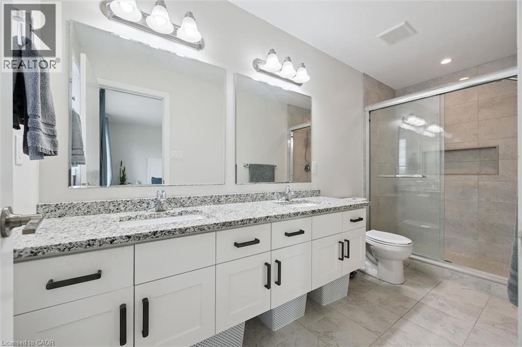 873 Robert Ferrie Drive, Kitchener, ON - Indoor Photo Showing Bathroom