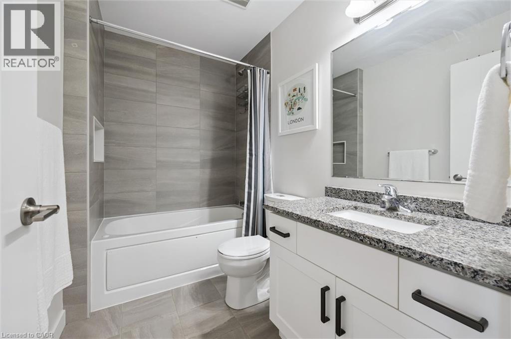 873 Robert Ferrie Drive, Kitchener, ON - Indoor Photo Showing Bathroom