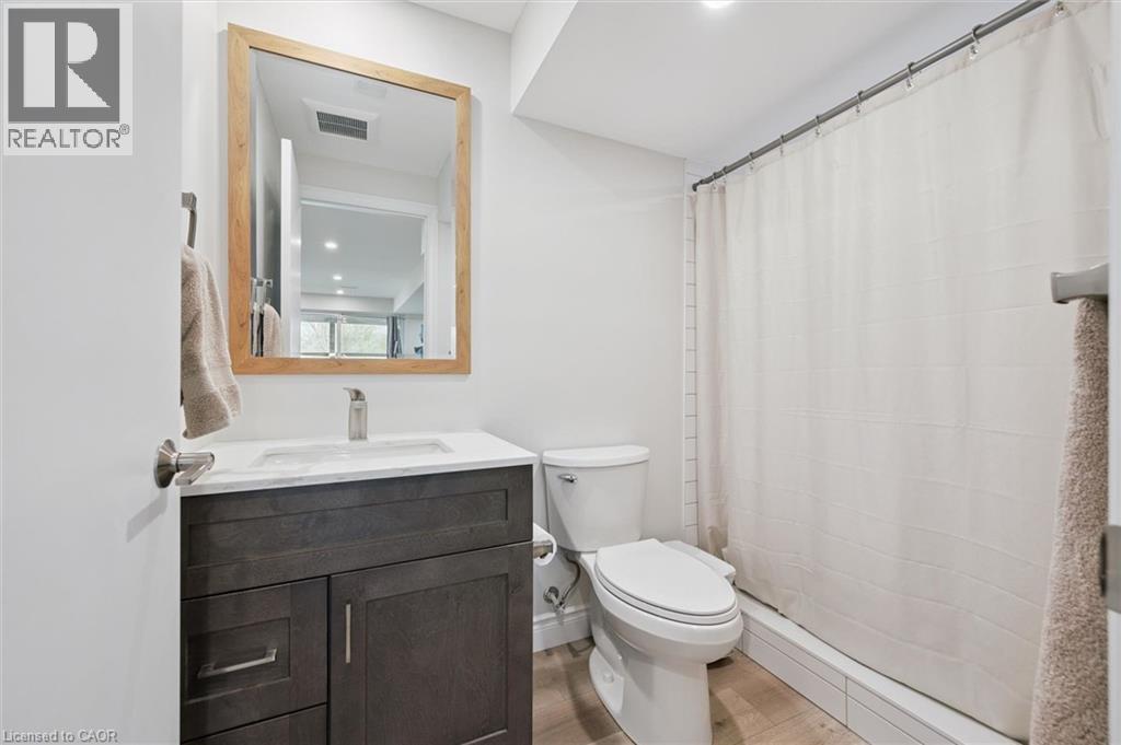 873 Robert Ferrie Drive, Kitchener, ON - Indoor Photo Showing Bathroom