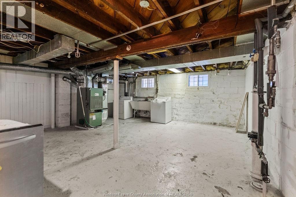 557 Moy Ave, Windsor, ON - Indoor Photo Showing Basement