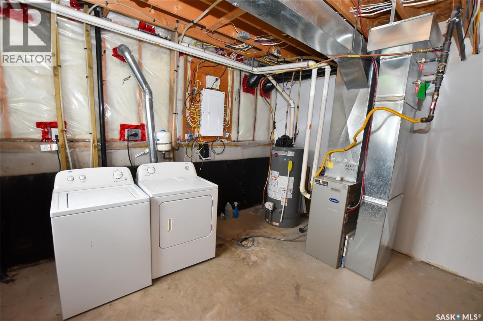 106 Geary Crescent, Saskatoon, SK - Indoor Photo Showing Laundry Room