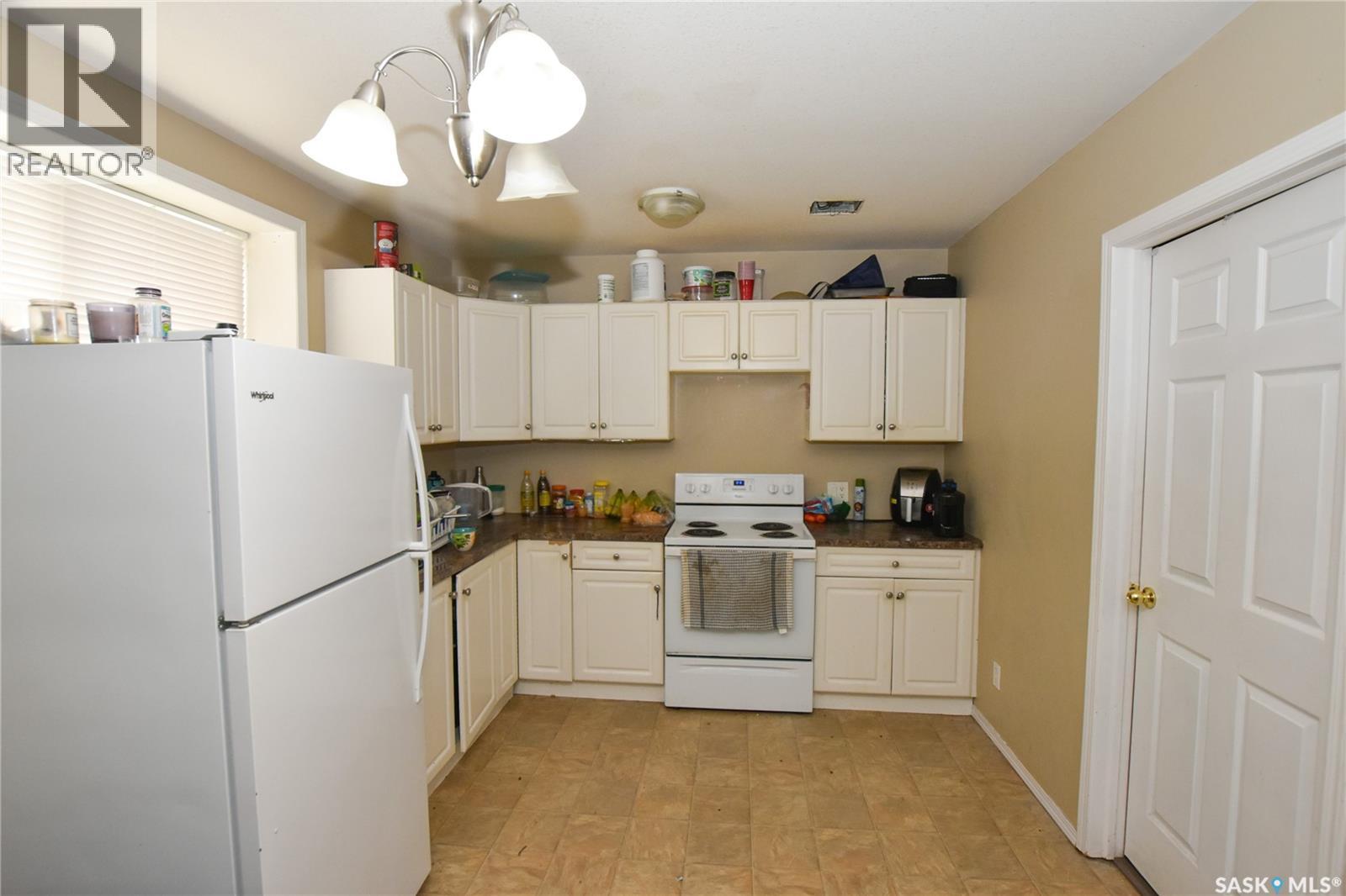 106 Geary Crescent, Saskatoon, SK - Indoor Photo Showing Kitchen