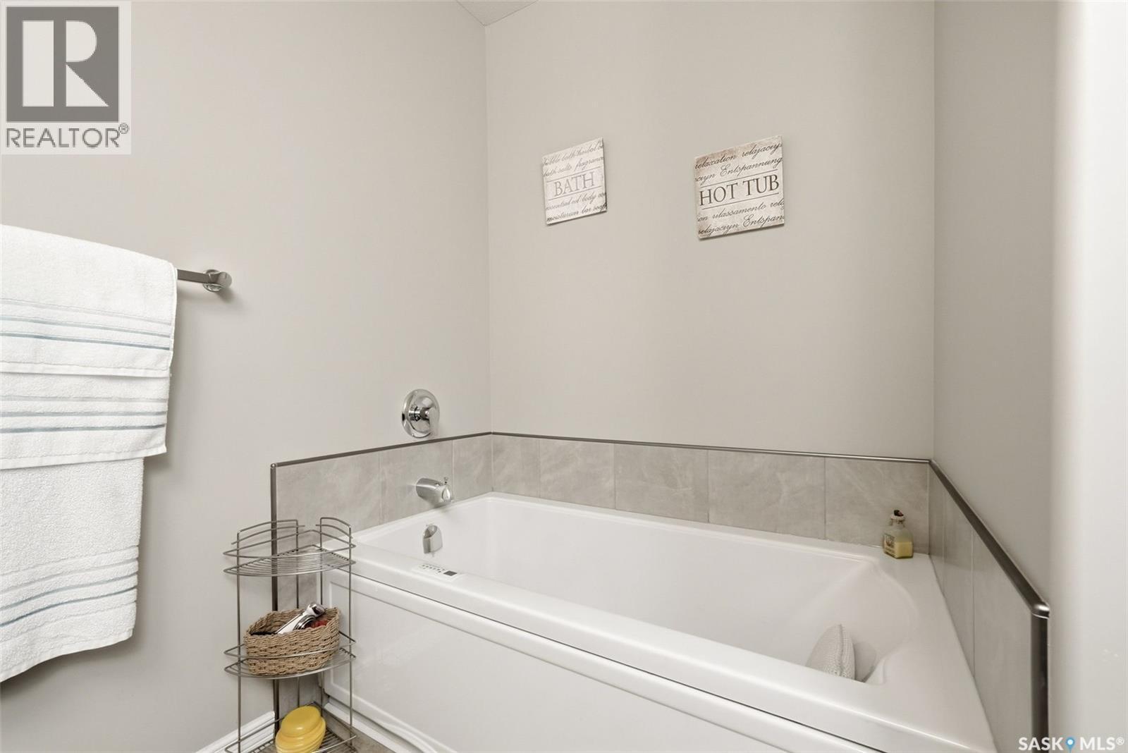 6902 Maple Vista Drive, Regina, SK - Indoor Photo Showing Bathroom
