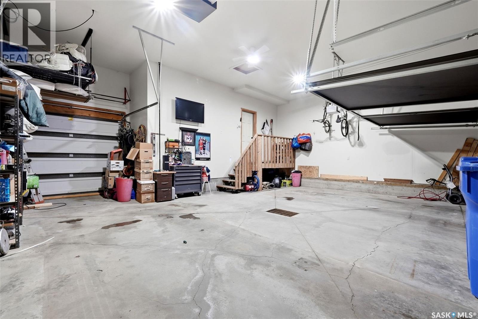 6902 Maple Vista Drive, Regina, SK - Indoor Photo Showing Garage