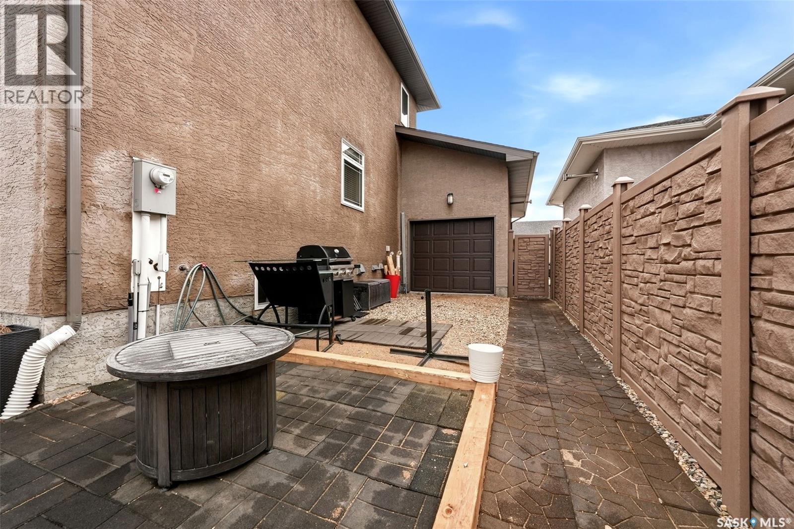 6902 Maple Vista Drive, Regina, SK - Outdoor With Exterior