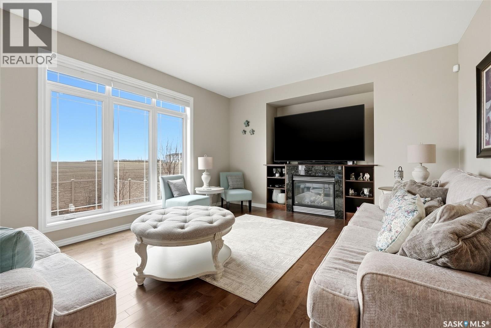 6902 Maple Vista Drive, Regina, SK - Indoor Photo Showing Living Room