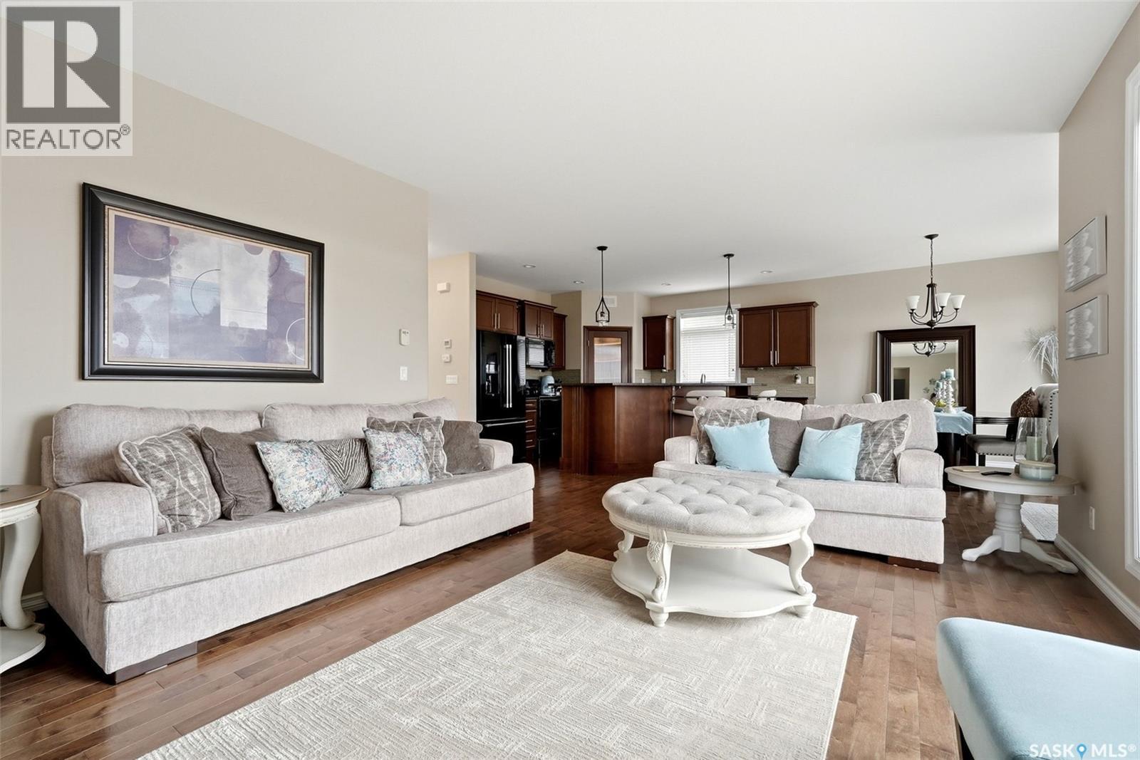 6902 Maple Vista Drive, Regina, SK - Indoor Photo Showing Living Room